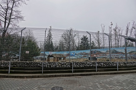 ハンガリー北東部、ニーレジハーザのソスト動物園での三頭のホッキョクグマたちとの出会い_a0151913_4205249.jpg