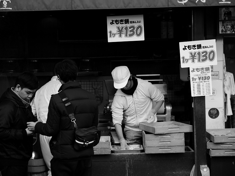 餅を売るオトコ 3_e0374932_09442334.jpg