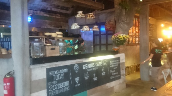 今回は夕刻のGenius Cafeへ @ Pantai Mertasari, Sanur (\'18年9月)_d0368045_553710.jpg