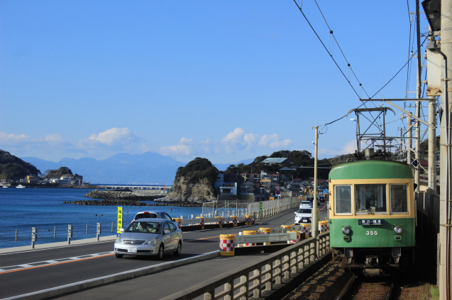 七里ヶ浜界隈で新年の江ノ電を見物。_f0355843_17493443.jpeg