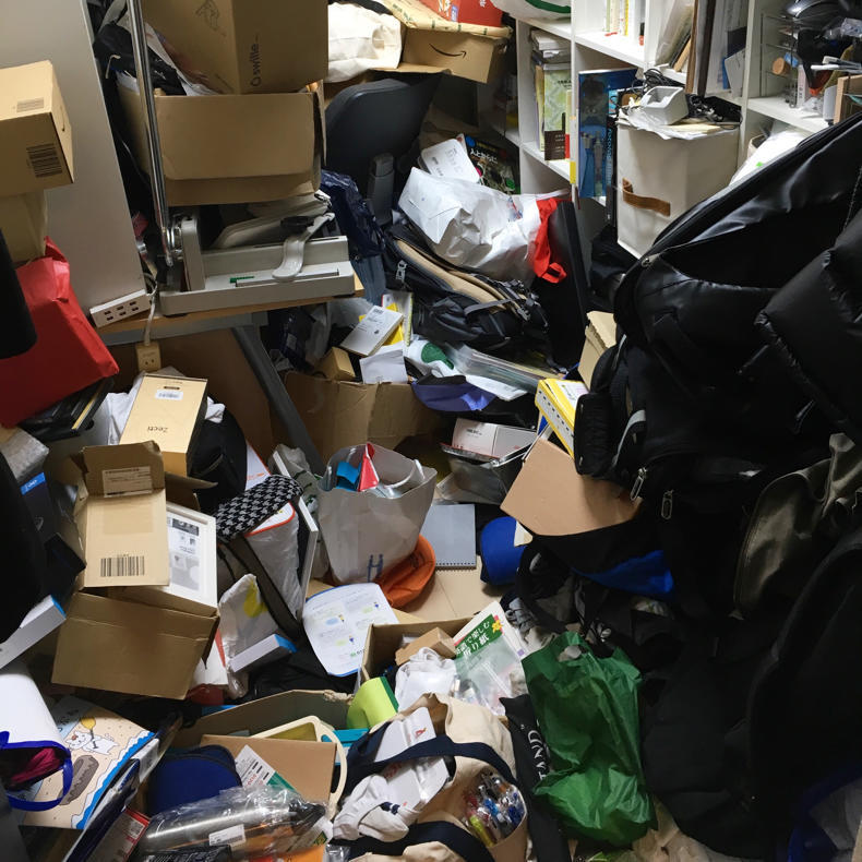 なかなか部屋が片付かない_c0060143_23525446.jpg