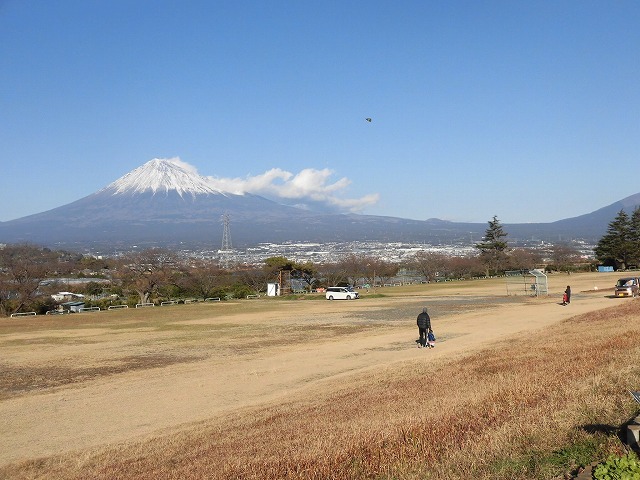 風もなく穏やかな元日　すっきり晴れ渡った中で富士市内各地から見る富士山_f0141310_07395772.jpg