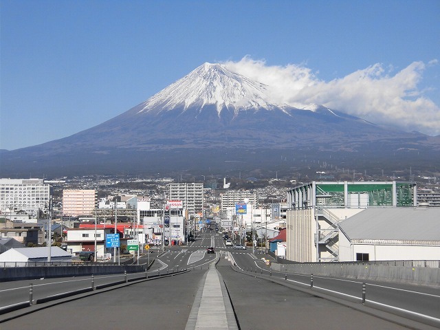風もなく穏やかな元日　すっきり晴れ渡った中で富士市内各地から見る富士山_f0141310_07410859.jpg