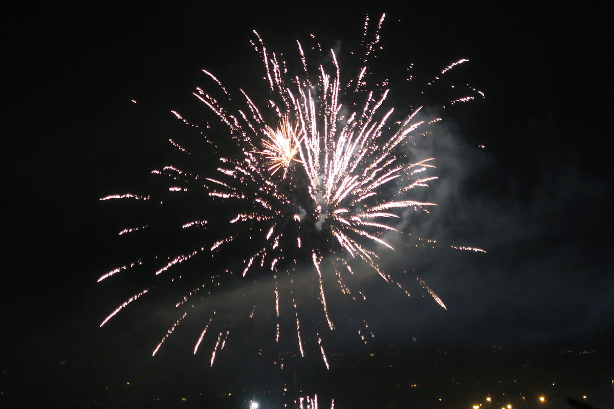 乾杯と花火で祝う新しい年、イタリア_f0234936_7122454.jpg