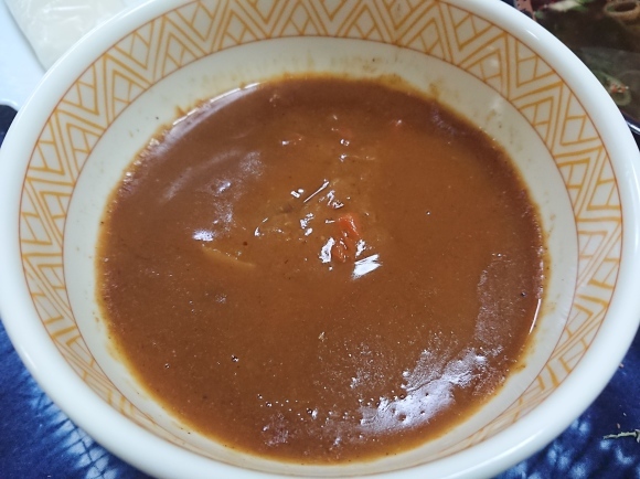 1/5　西友・みなさまのお墨付き　レッドチリと焙煎香辛料のカレー辛口￥91　で　カレー餅_b0042308_12582407.jpg
