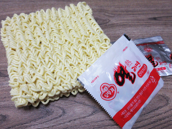【オットギ】熱ラーメン(ヨルラーメン)_c0152767_21335473.jpg