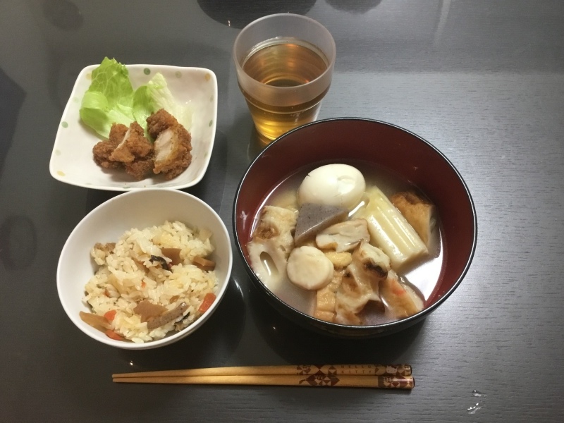 しらゆり荘 夕食 おでん 唐揚げ 炊き込みご飯 今日の献立
