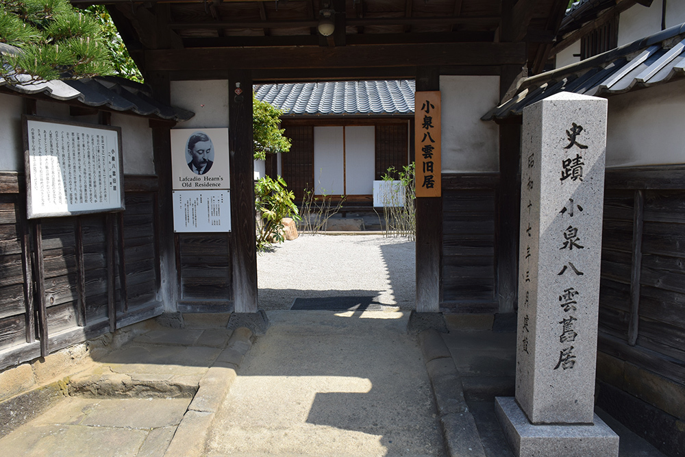 国宝天守となった松江城を歩く。 その5 「内堀~塩見縄手~三ノ丸」_e0158128_10273203.jpg