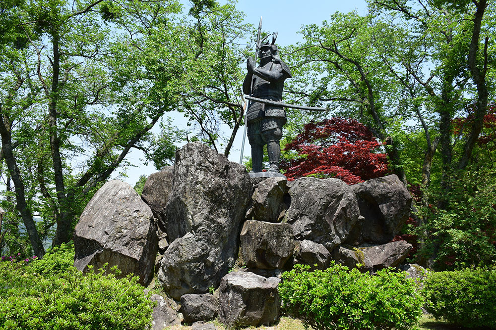 月山富田城跡登城記 その2 「山中鹿介幸盛祈月像～花の壇～山中