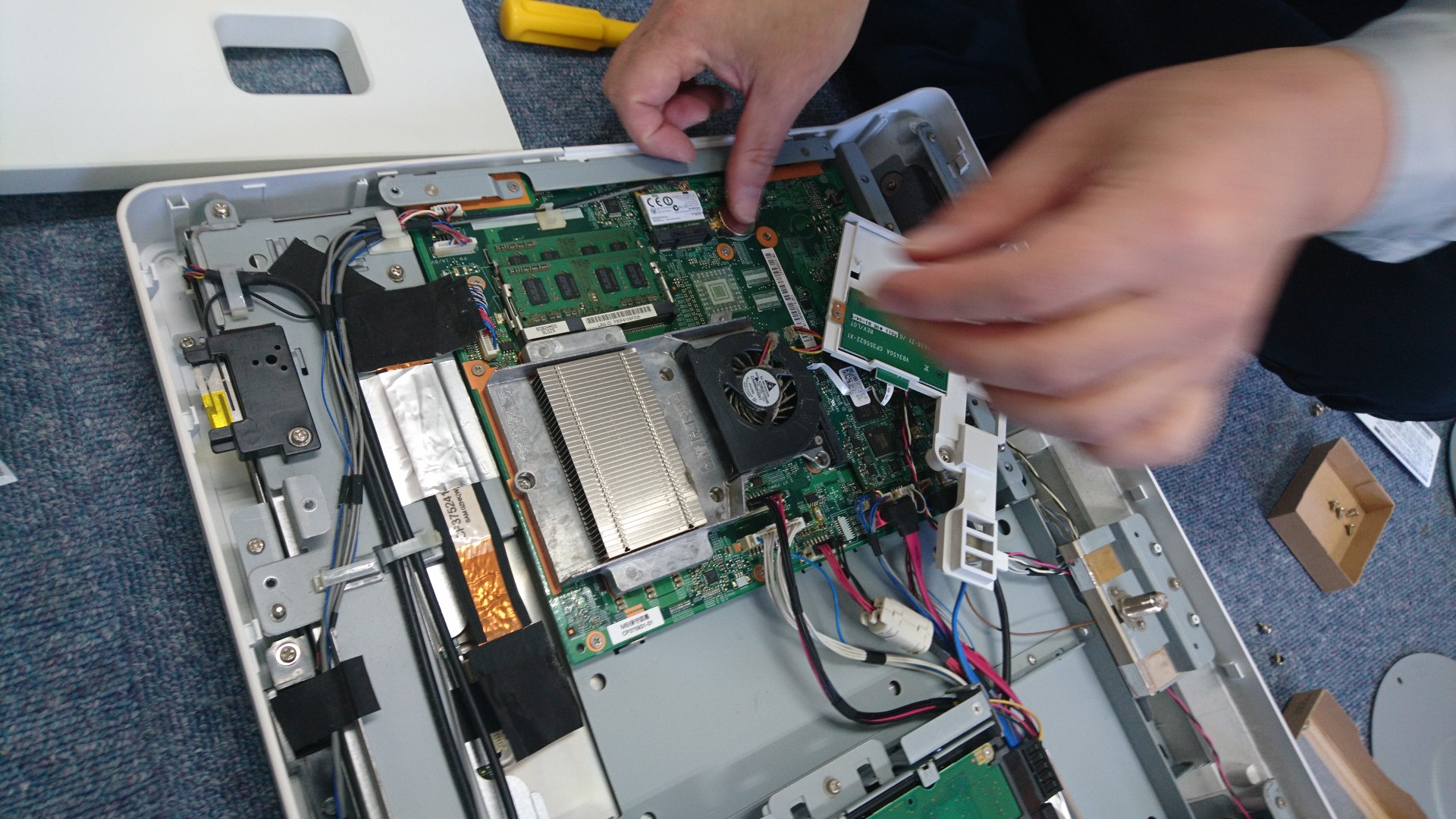 マザーボード 電池股間_e0124021_1913114.jpg