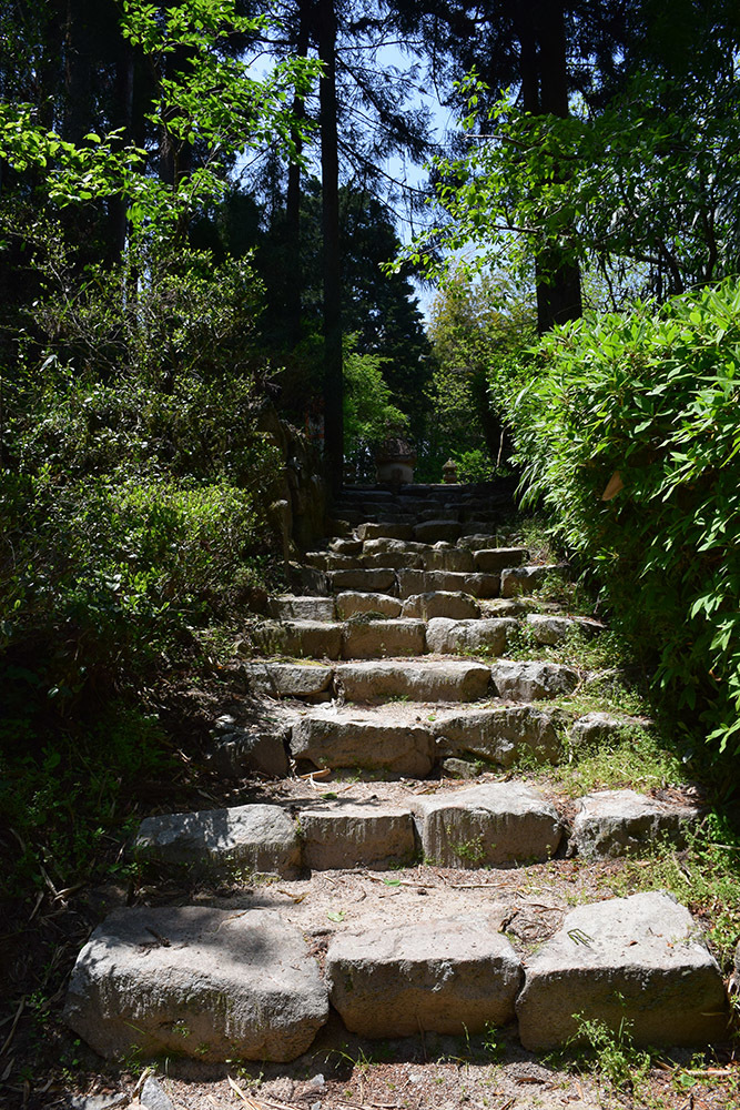 月山富田城跡登城記 その4 「堀尾吉晴の墓・山中鹿介幸盛供養塔」_e0158128_19062734.jpg