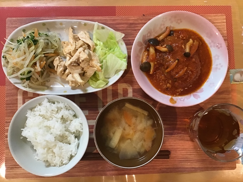 あじさい荘夕食 トマト煮込ハンバーグ ナムル 鶏むね肉キムチマヨ和え ご飯 味噌汁 今日の献立 あじさい荘夕食 トマト煮込ハンバーグ ナムル 鶏むね肉キムチマヨ和え ご飯 味噌汁 今日の献立