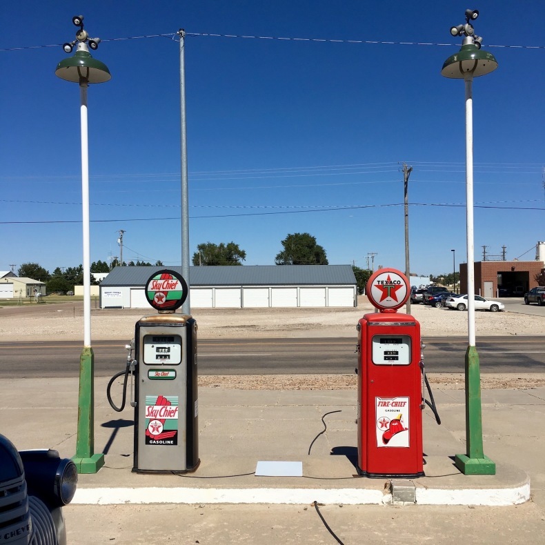 絵になるガソリンスタンド Kansas いわおの日々ing 夢見る頃がとっくに過ぎ去っても 絵になるガソリンスタンド Kansas いわおの日々ing 夢見る頃がとっくに過ぎ去っても