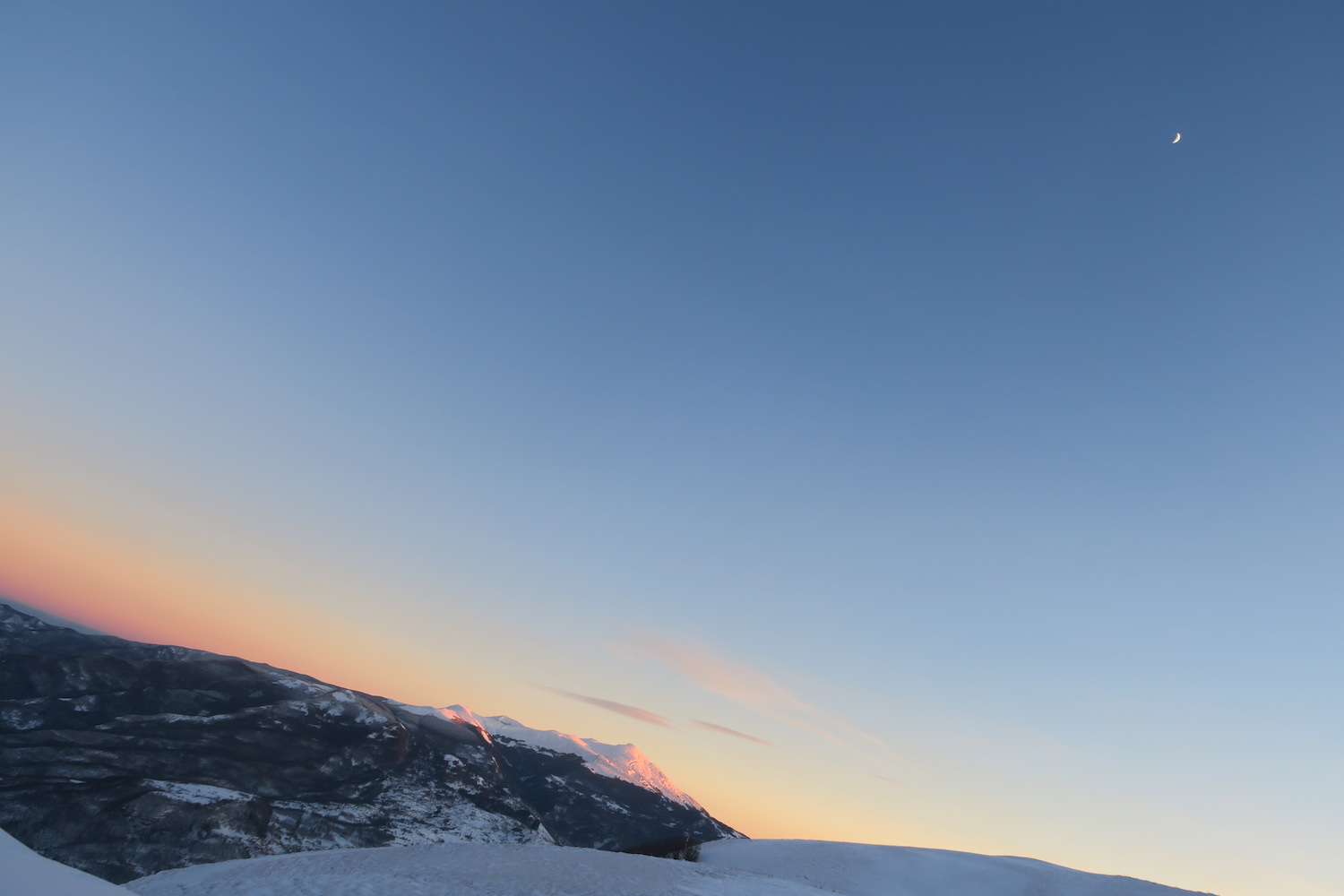 白い雪美しい山とその夕景、カステッルッチョ・シビッリーニ山脈_f0234936_9332340.jpg