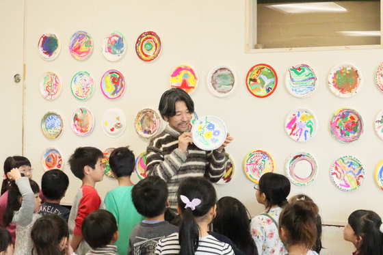 第3回こども美術教室 ~ アートな絵皿 ~_e0222340_14443154.jpg
