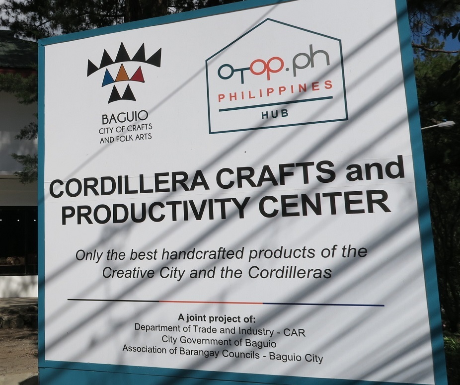 CORDILLERA CRAFTS and PRODUCTIVITY CENTER　。。  バギオ市の新しいお土産・物産センター_a0109542_12283147.jpg