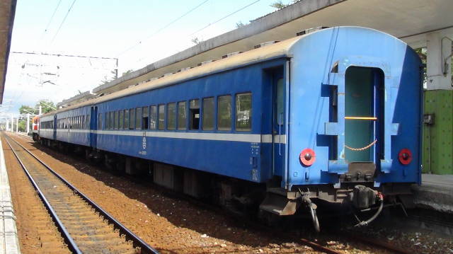ついに運用離脱か？ 台湾鉄道の日本製 旧型客車 鈍行 : 鉄道好き亭主の