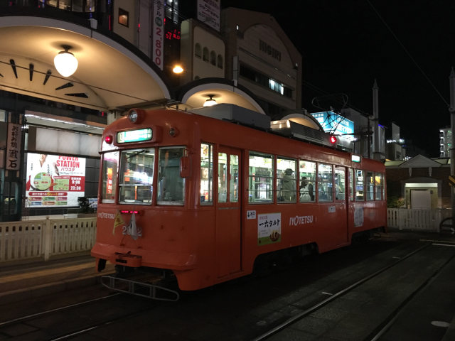 夜のいよてつ 路面電車 ( ´θ｀)_f0212480_16075488.jpg