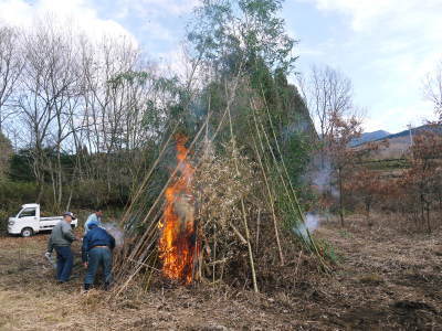 「御願立て」と「どんどや」 熊本県菊池市伊牟田の年行事(2019)_a0254656_18382300.jpg