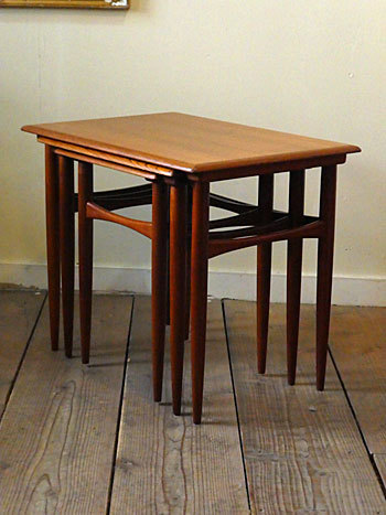 Nesting table_c0139773_18182165.jpg