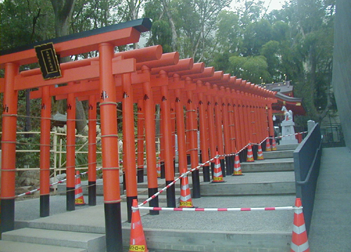 ●神社の造形―生田神社の生田稲荷大明神_d0053294_01563804.jpg