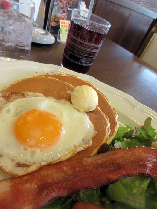 【ロイヤルホスト】パンケーキのブランチプレート_b0009849_10294144.jpg