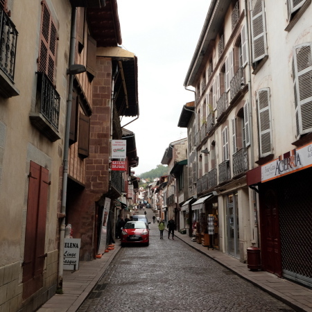 秋のバスクを歩く(11)巡礼の町 Saint Jean Pied de Port_c0013687_14053654.jpg