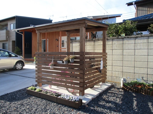群馬でお洒落なオリジナルサイクルポート&蒔き小屋完成(*\'▽\') _e0361918_11491650.jpg
