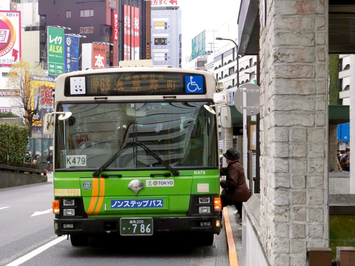 都営バスの緑ナンバー お早めに 黄色い電車に乗せて