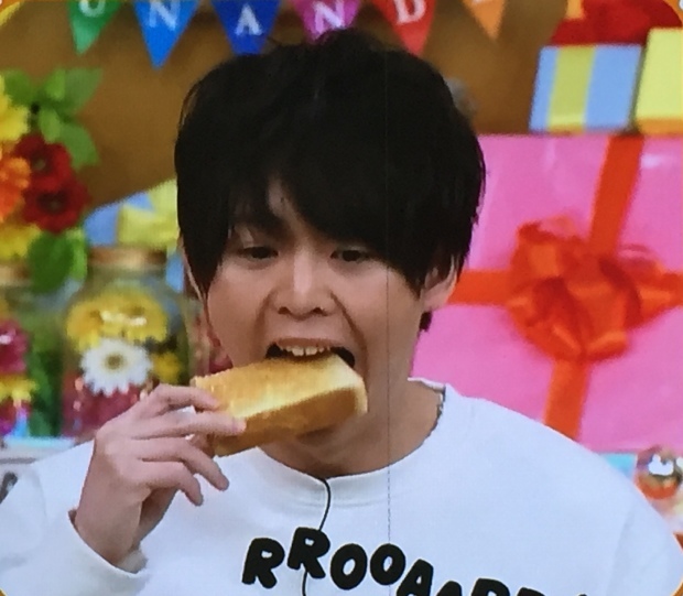 パンを食べる大ちゃんは世界一かわいいぞ 有岡大貴くんの指が見たい Hey Say Jump いのありを愛でる日々