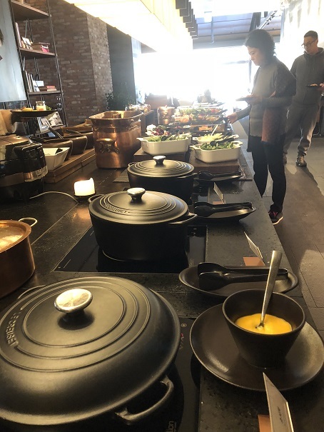 ホテル アナンティのバイキング朝食は3回楽しめる_b0060363_22084294.jpeg