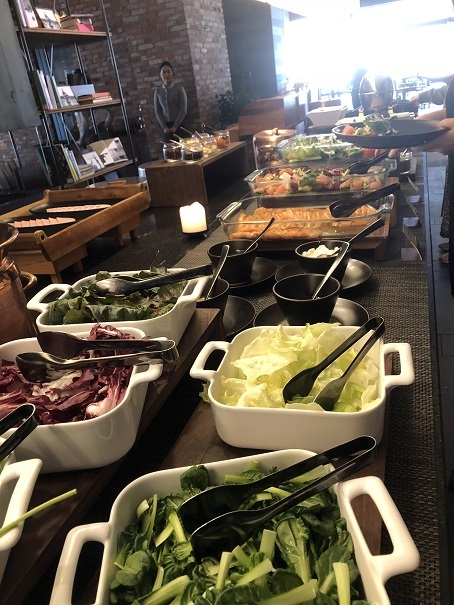 ホテル アナンティのバイキング朝食は3回楽しめる_b0060363_22095849.jpeg