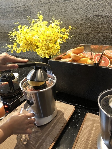 ホテル アナンティのバイキング朝食は3回楽しめる_b0060363_22114269.jpeg