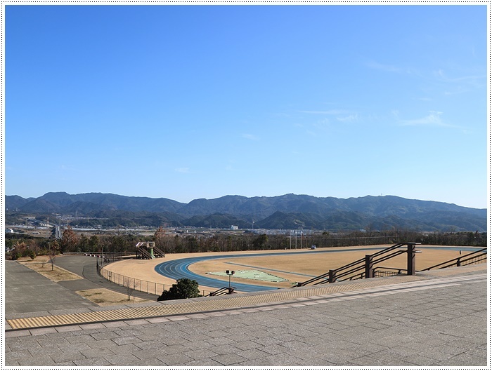 さくらと大のお散歩コース、大分スポーツ公園、今年はラグビーワールドカップも開催されるドームですよ～_b0175688_22163115.jpg