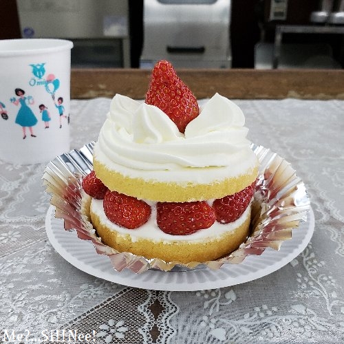 近江屋洋菓子店の苺サンドショート Me 近江屋洋菓子店の苺サンドショート Me