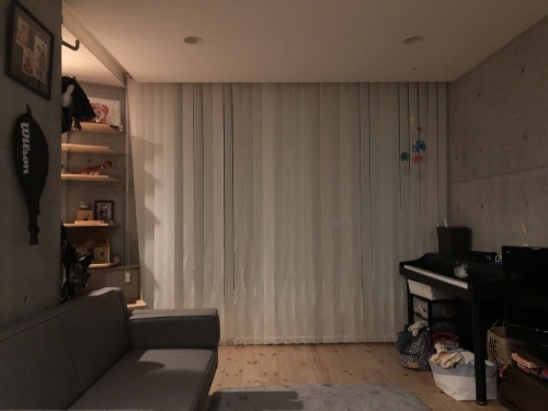 狭小住宅に住んでみた 23 「夜のリビング」_e0028417_23394302.jpeg