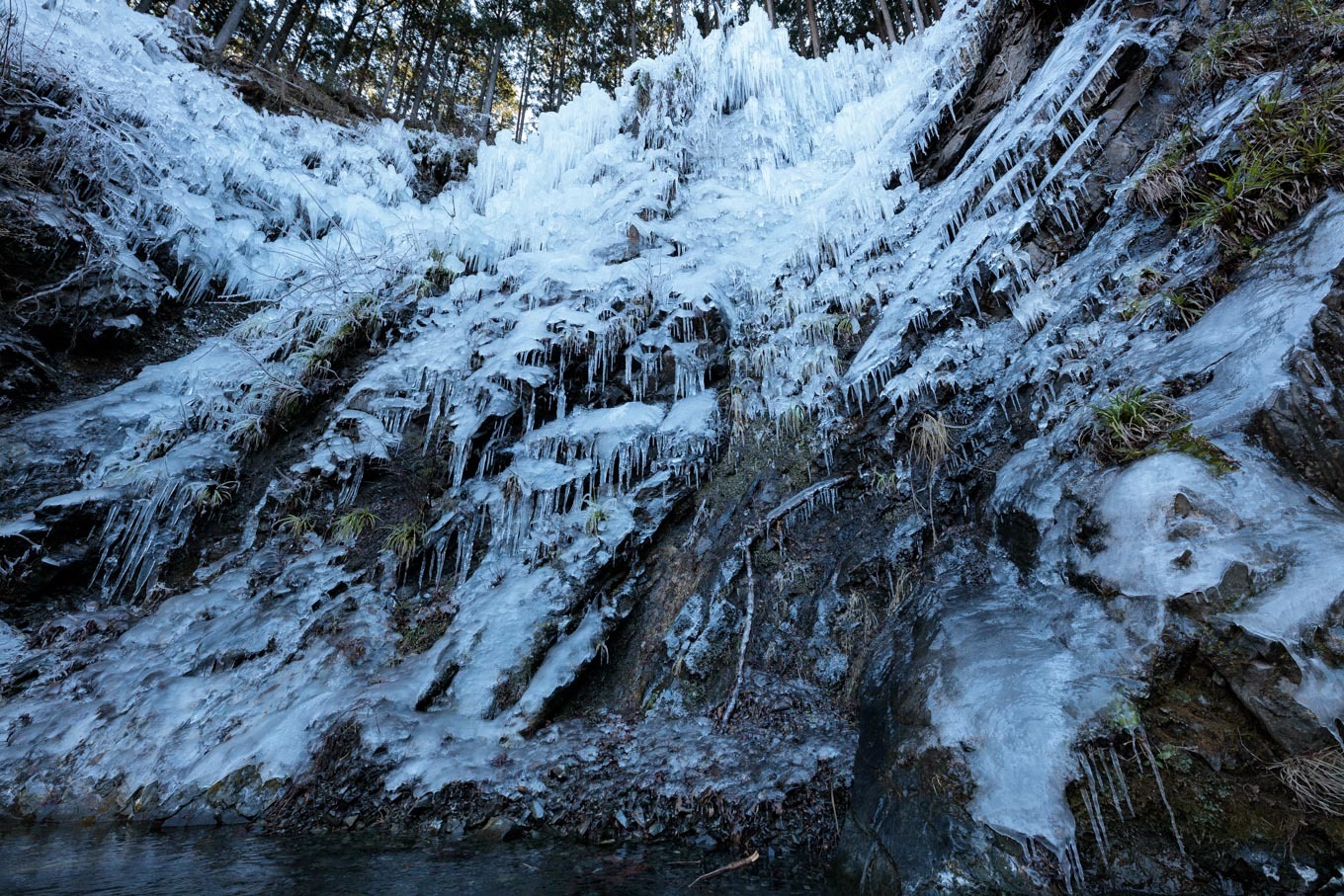 氷柱の造形美に大接近！「ひさつき氷柱」_c0369219_16524289.jpg