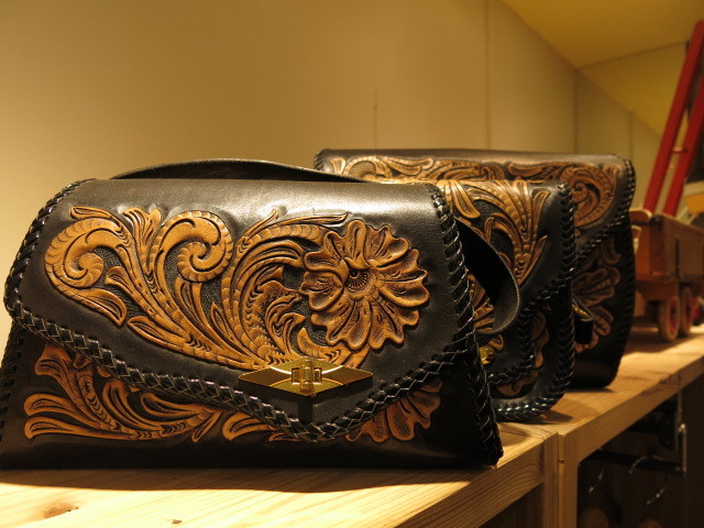 \"RoosterKing × TheThreeRobbers Carving Hand Bag\"ってこんなこと。_c0140560_10120997.jpg