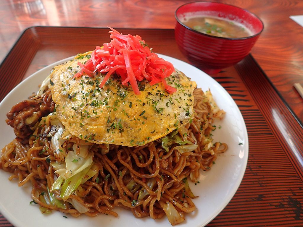 磐田の「なぐら」で特盛焼きそば_e0220163_15262170.jpg