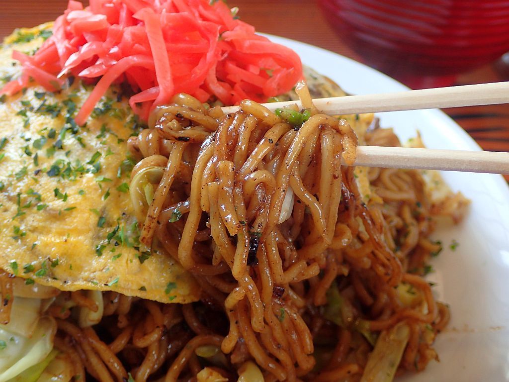 磐田の「なぐら」で特盛焼きそば_e0220163_15262453.jpg