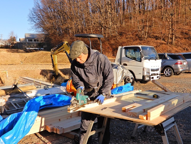 高根町Y田さん邸の薪小屋づくり _a0211886_23252976.jpg