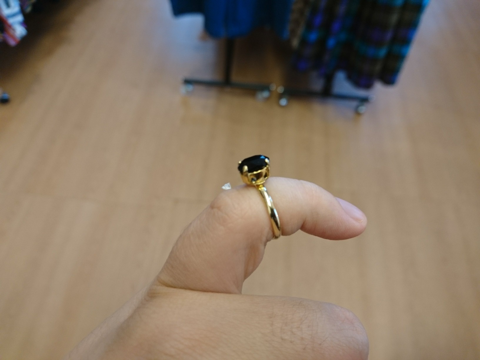 スワロフスキーのピンキーリング_d0256914_1554425.jpg