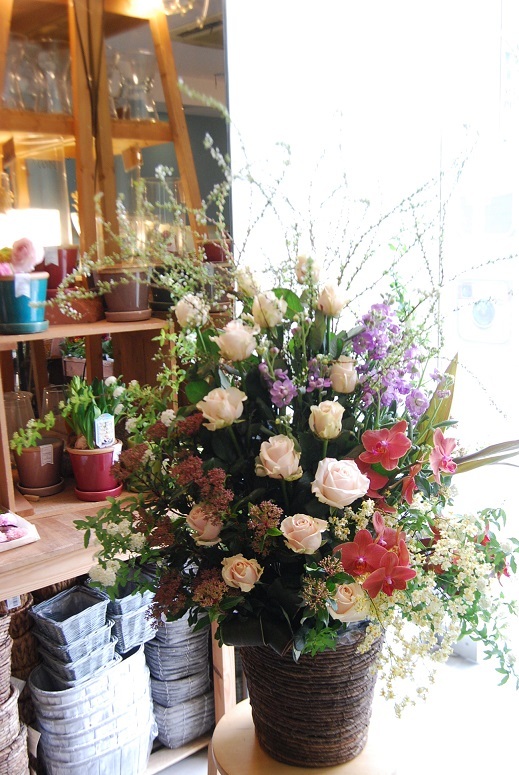 御祝にアレンジメントはいかがですか?_a0201358_18132279.jpg