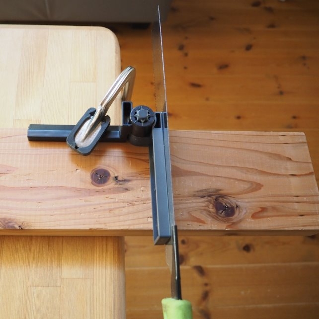 ノコギリで板をまっすぐに切る方法 女性でもラ クラク 暮らしをつくるdiy スプンク