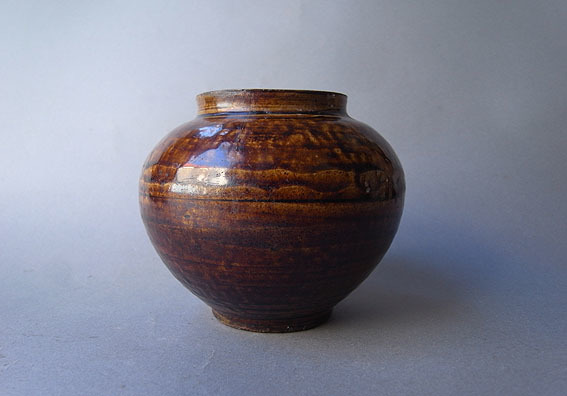 李朝飴釉丸壺