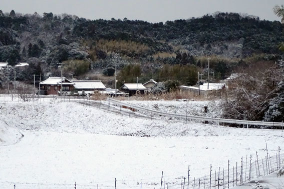 榊原温泉に初雪_b0145296_06521213.jpg