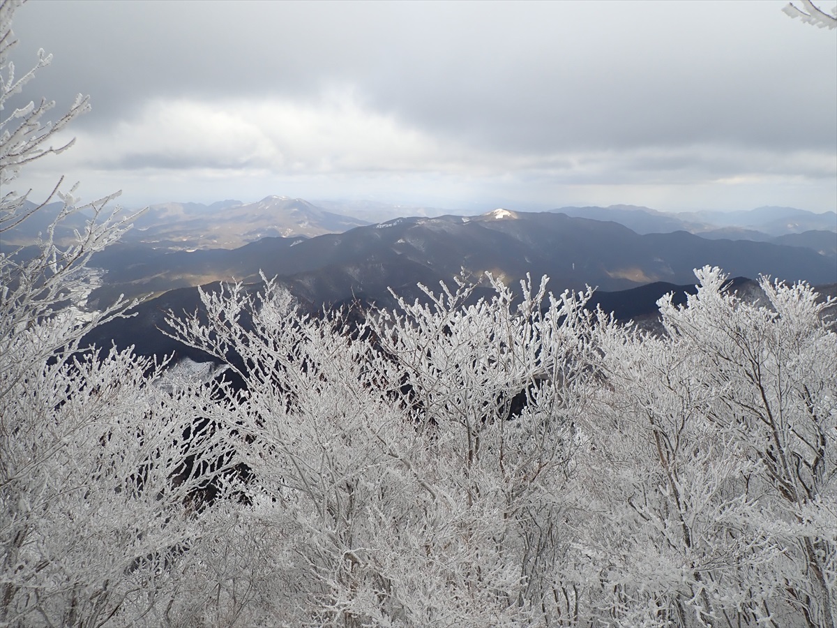 △　霧氷の美しい三峰山（みうねやま）　スノートレッキング　△_f0348933_19471834.jpg