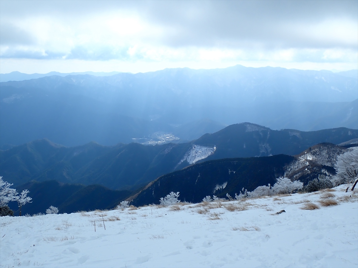 △　霧氷の美しい三峰山（みうねやま）　スノートレッキング　△_f0348933_19505733.jpg