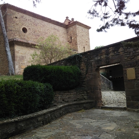 秋のバスクを歩く(19)Castillo de Javier（ハビエル城）_c0013687_08432590.jpg