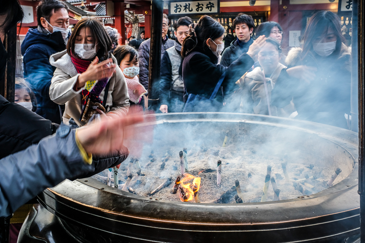 浅草寺の常香炉 阿久比光画部
